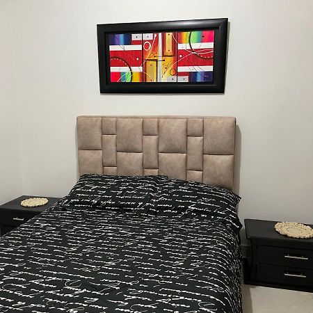 Apartamento Cerca A La Candelaria Y Hospitales Principales De Богота Экстерьер фото